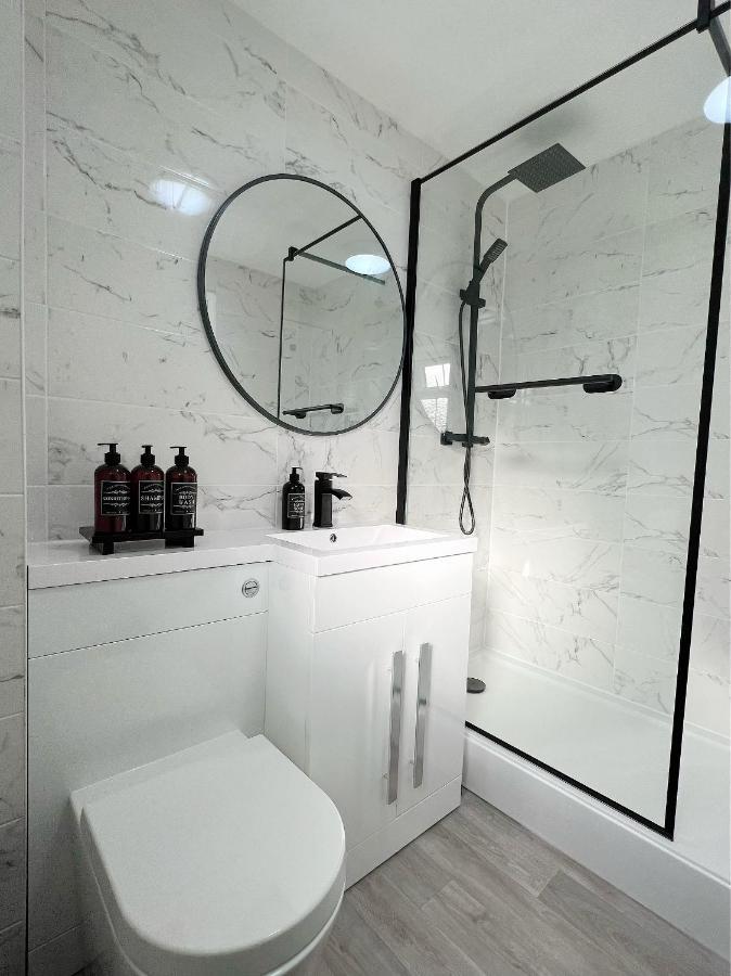 Stunning Apartment In Beckton With Private Entrance London Exterior photo