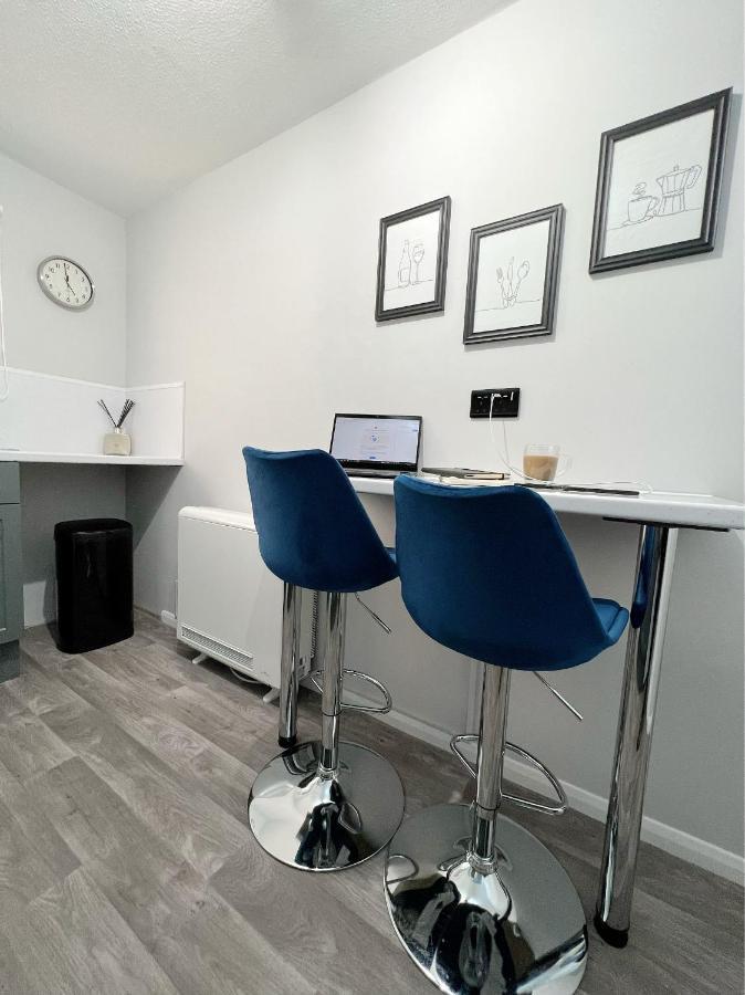 Stunning Apartment In Beckton With Private Entrance London Exterior photo